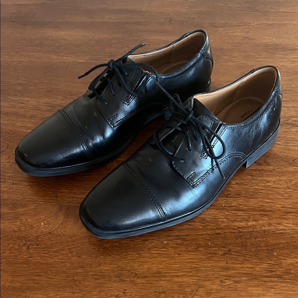 Clarks Tilden Cap Toe Oxford Black Leather Mens Shoes Size 7.5 Wide
